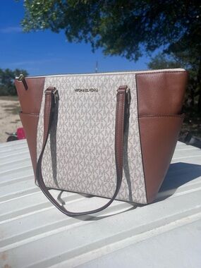 Michael Kors Charlotte Large Top-Zip Tote in the Vanilla/Acorn